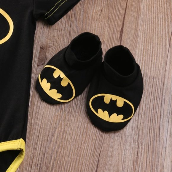 Batman baby toddler bodysuit hat socks set - Picture 3 of 6